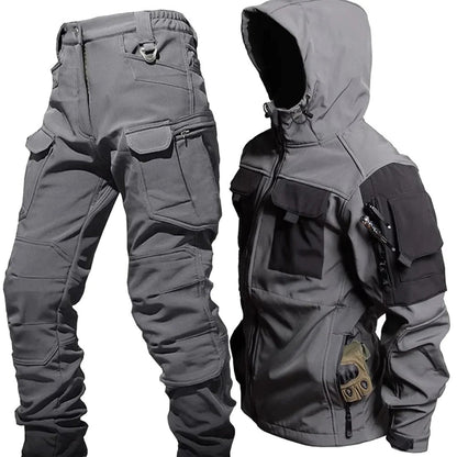 Chaquetón con capucha y pantalón chinos deportivos Louis - Vestiria