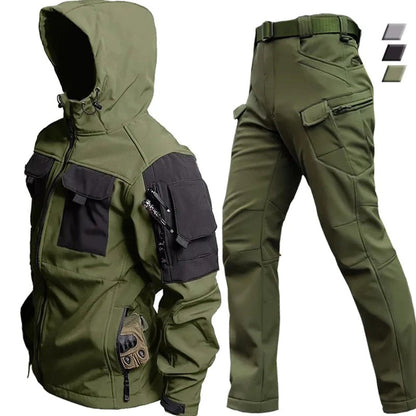 Chaquetón con capucha y pantalón chinos deportivos Louis