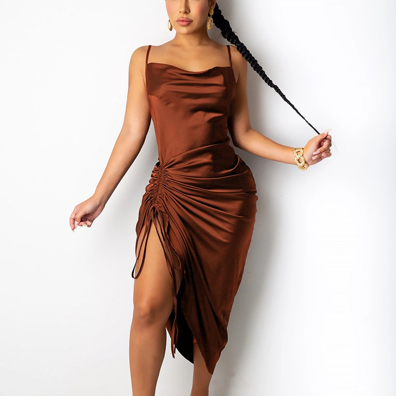 Vestido de satén elegante con encaje