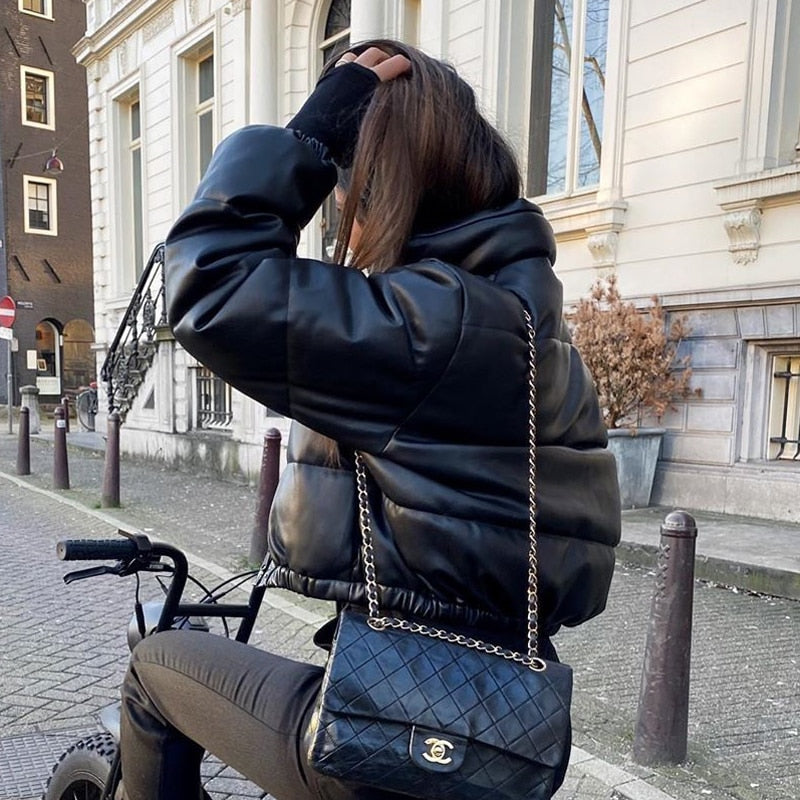 Chaqueta de Piel Negro Corta Estilo Aviador - Vestiria
