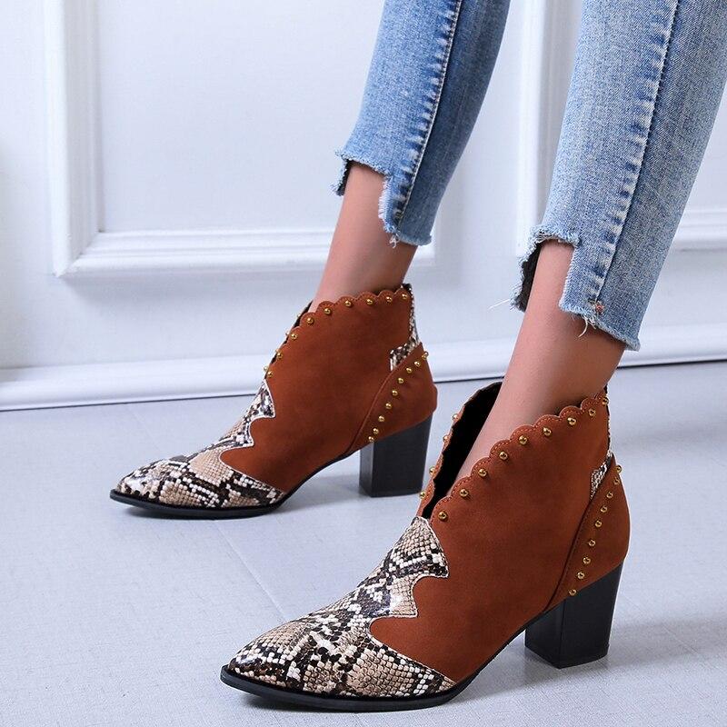 Botas Vaqueras con Decoración Metálica