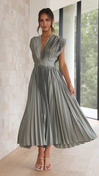 Vestido Largo Elegante con Escote en V y Detalle Espalda