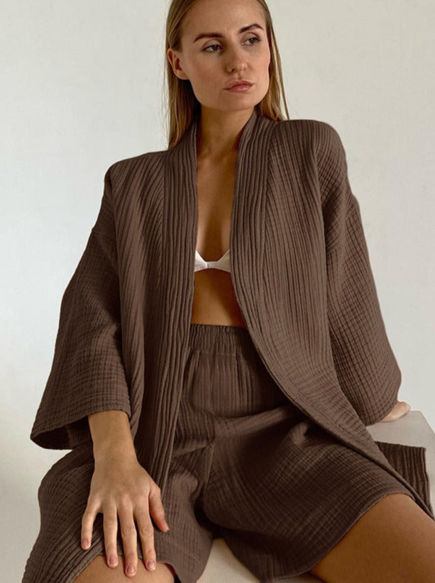 Conjunto Hogar Cálido: Cárdigan Amplio y Pantalón Corto