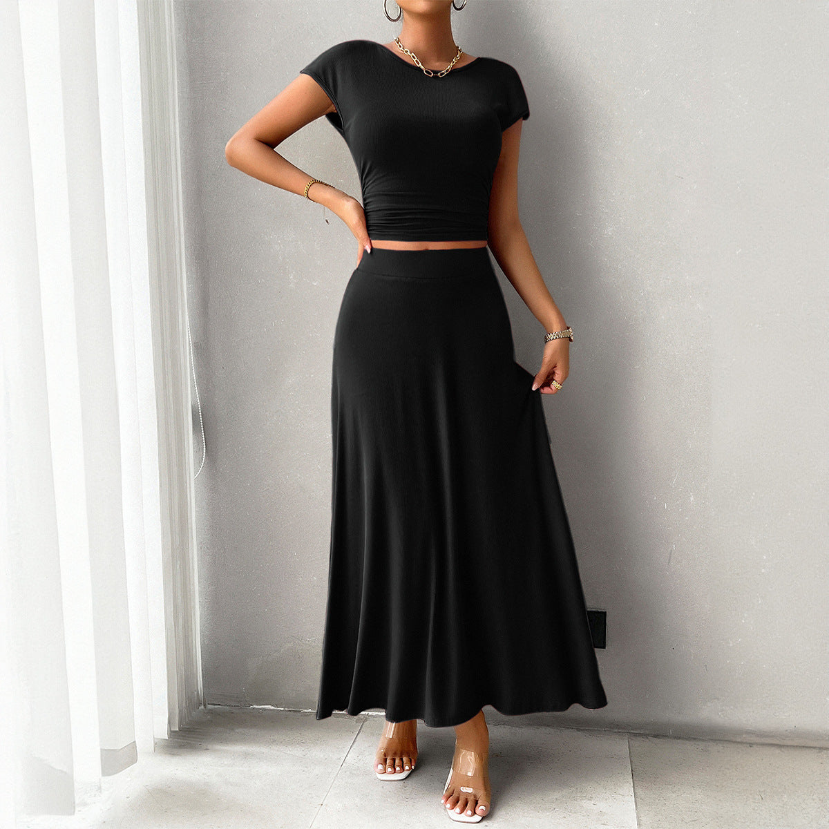 Conjunto de falda y top ajustado con cintura fruncida y falda ligera