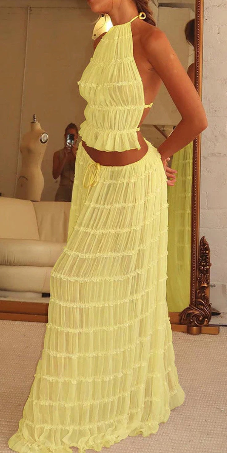 Traje de verano ajustado con top y falda ceñida