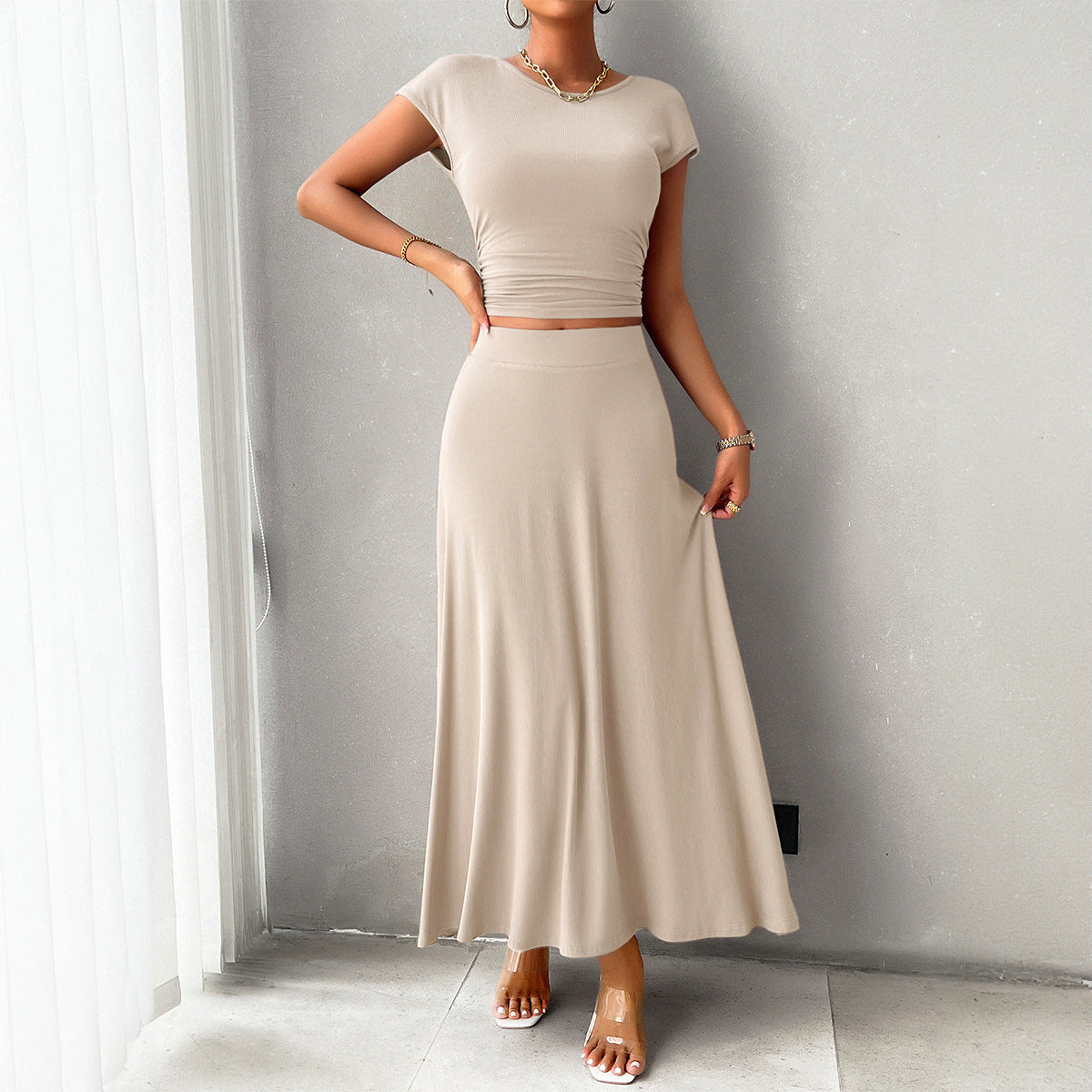 Conjunto de falda y top ajustado con cintura fruncida y falda ligera - Vestiria