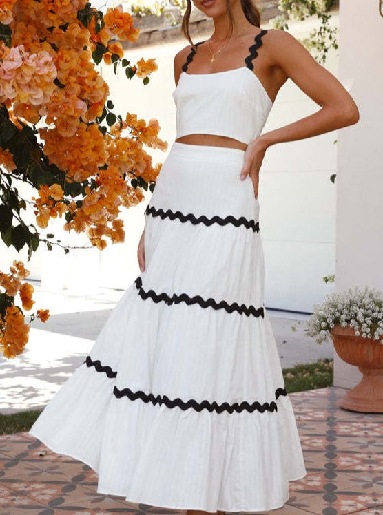 Traje de dos piezas con estampado de ondas y falda capas