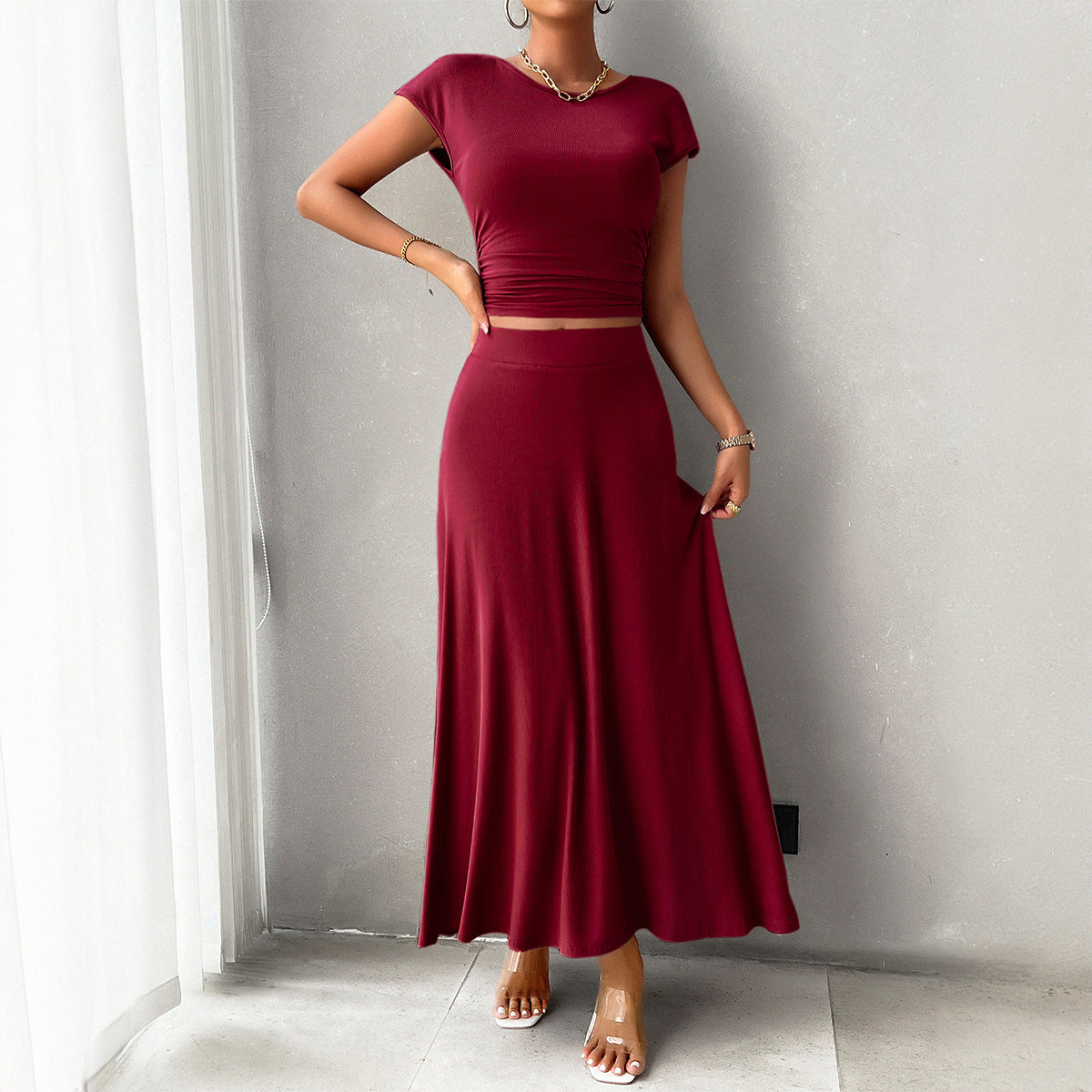 Conjunto de falda y top ajustado con cintura fruncida y falda ligera