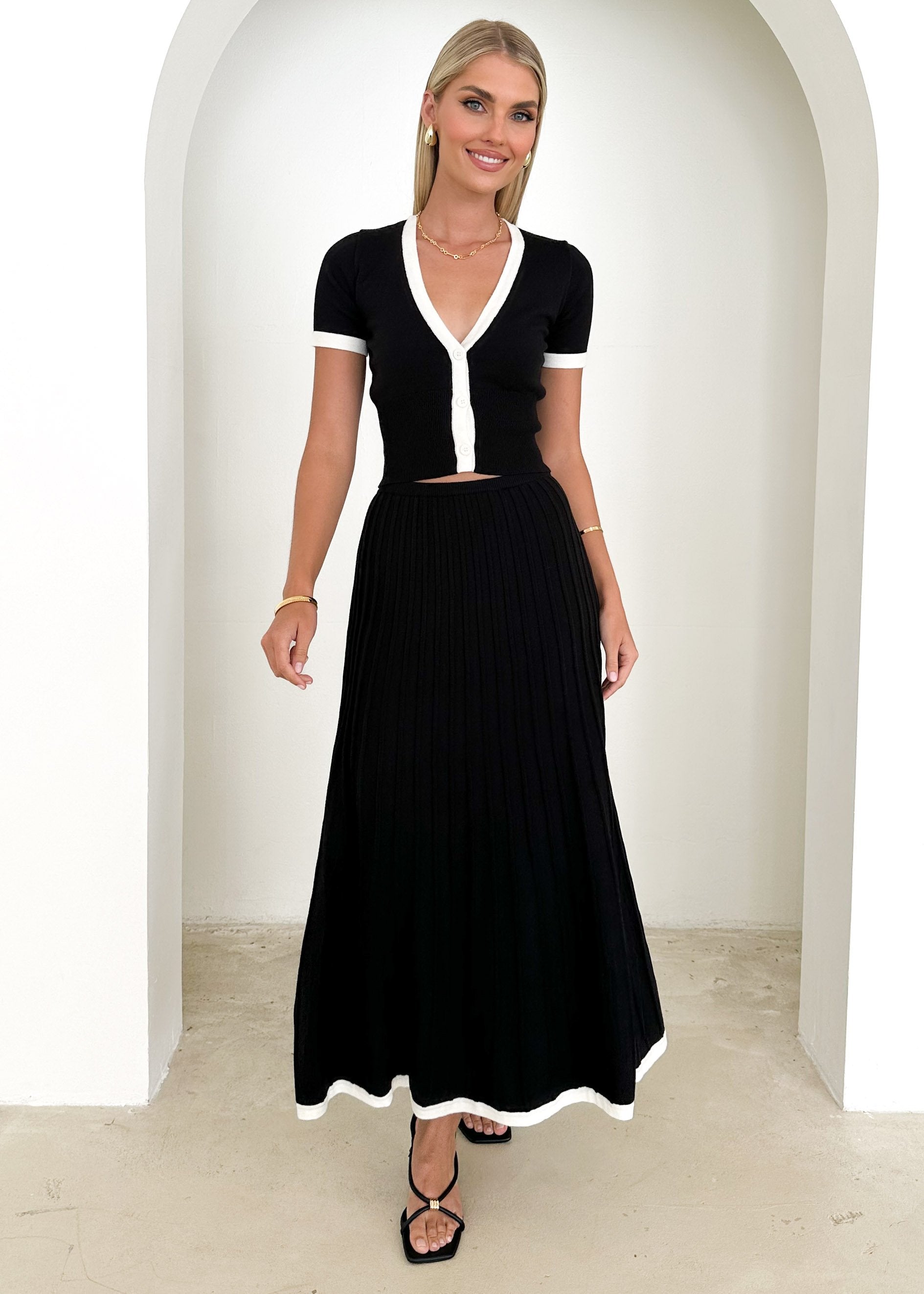 Vestido Elegante Negro Clásico - Vestiria