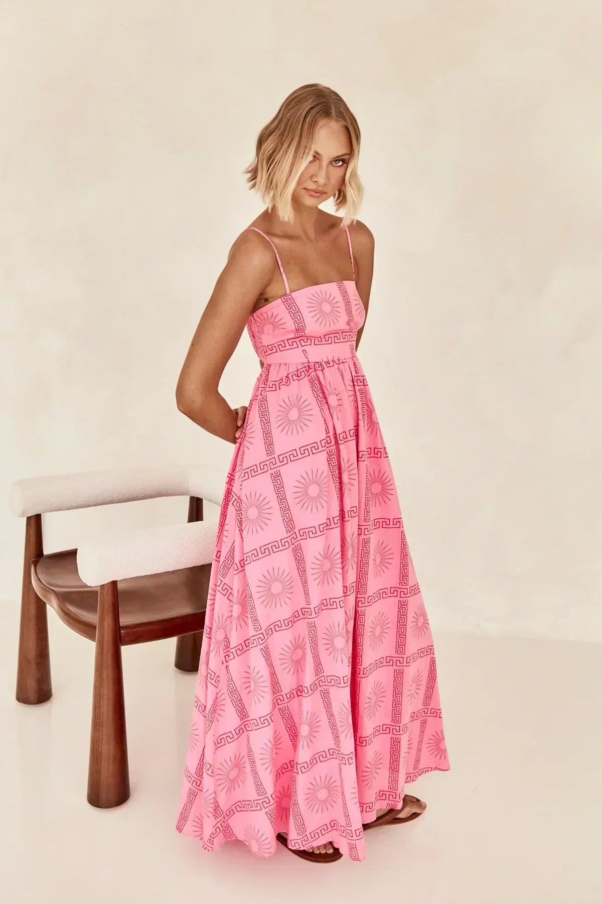 Vestido Rosa Feminino y Elegante - Vestiria