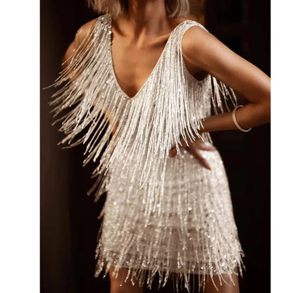 Vestido Fiesta Glamuroso con Flecos y Plumas