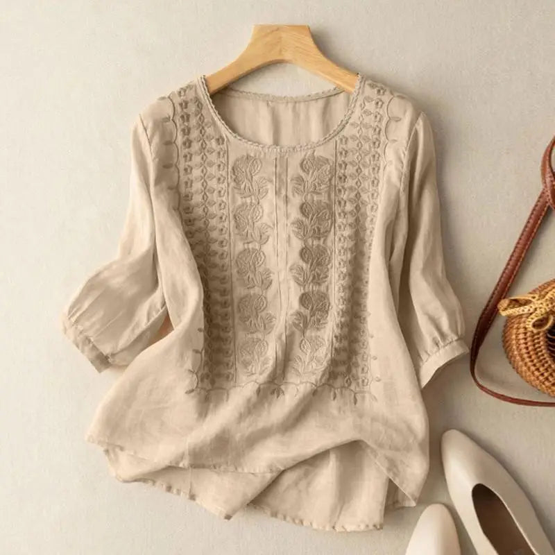 Blusa ligera estampada con detalles florales – AURORA