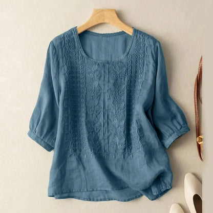 Blusa ligera con bordados delicados y corte holgado
