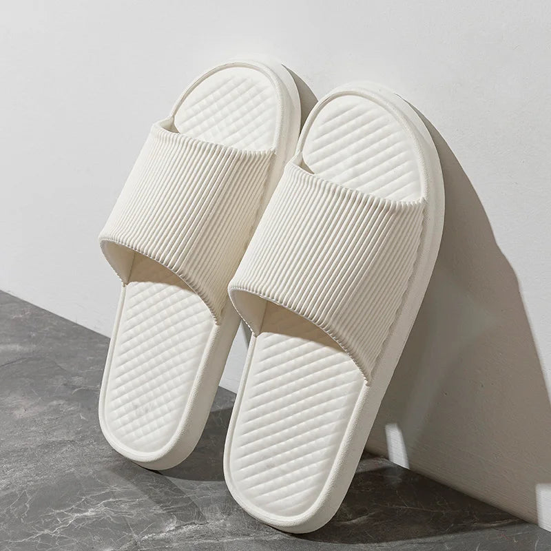 Sandalias de piscina brillantes