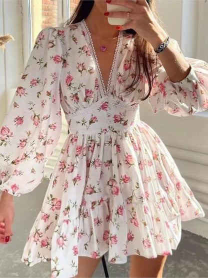Vestido Mini Ligero con Encaje Floral - Vestiria