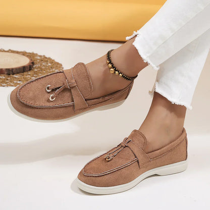 Mocasín de ante con pompon elegante - Vestiria