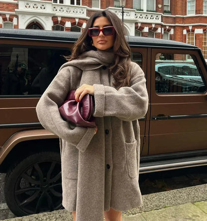 Abrigo Invernal Largo y Elegante con Bufanda para Mujer