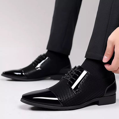 Zapatos de cuero elegantes con detalles brillantes hombre
