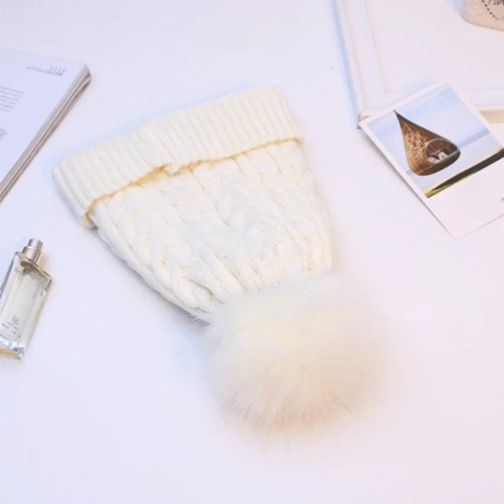 Gorro de lana cálido con pompon para mujer