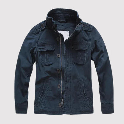 Chaqueta vaquera clásica con bolsillos prácticos