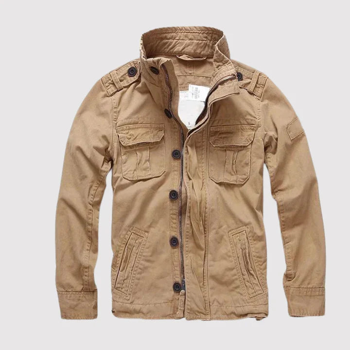 Chaqueta vaquera clásica con bolsillos prácticos
