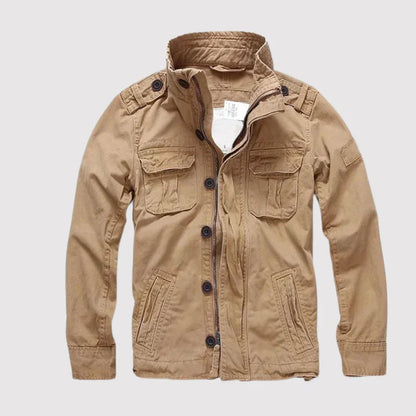 Chaqueta vaquera clásica con bolsillos prácticos