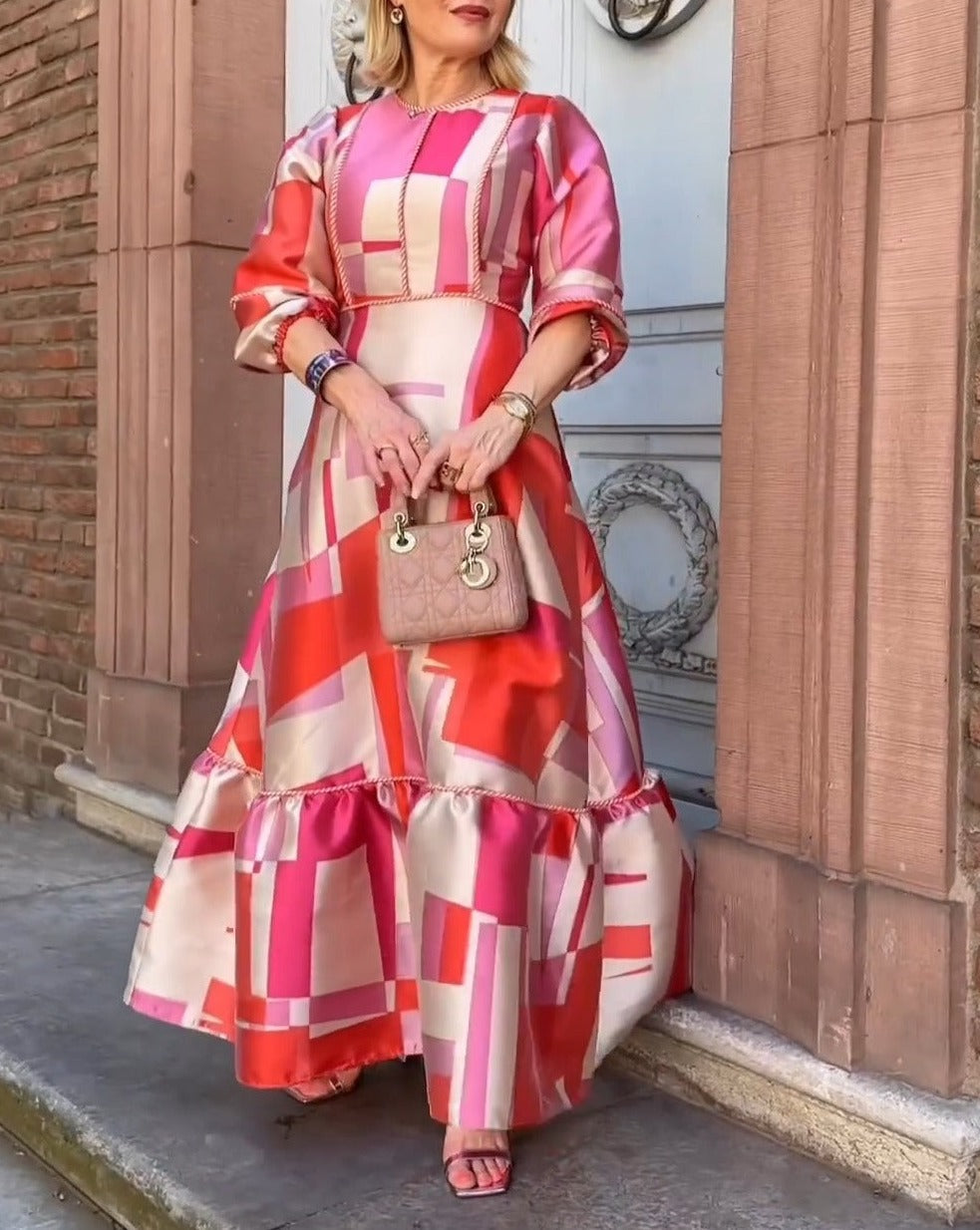 Vestido Rojo Floral con Mangas Largas - Vestiria
