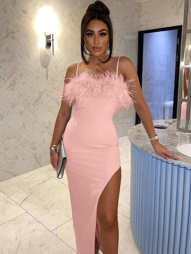 Vestido Ligero con Tirantes Delgados y Escote - Vestiria