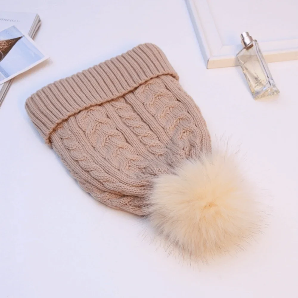 Gorro de lana cálido con pompon para mujer