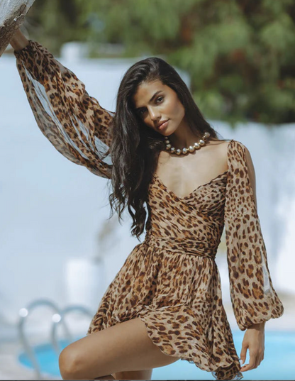Vestido Valeria Elegante con Mangas Sueltas y Escote en Pico