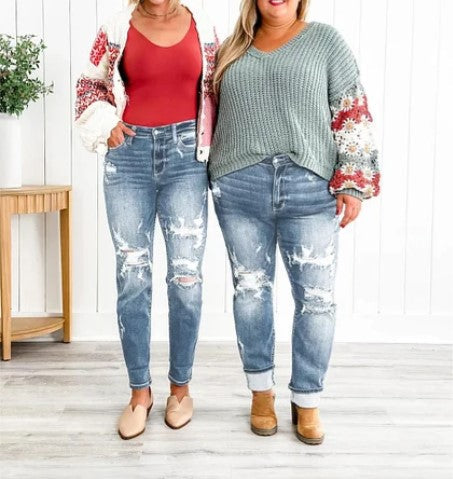 Vaqueros boyfriend rasgados con detalles femeninos - Vestiria