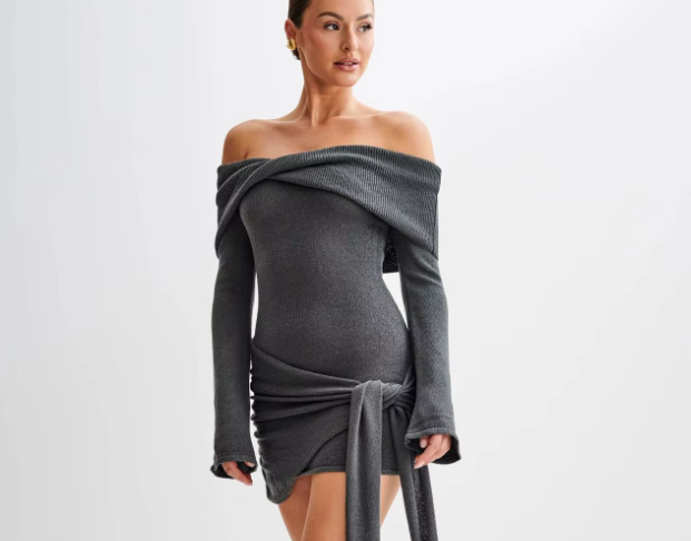 Vestido de Punto con Hombros Descubiertos Elegante