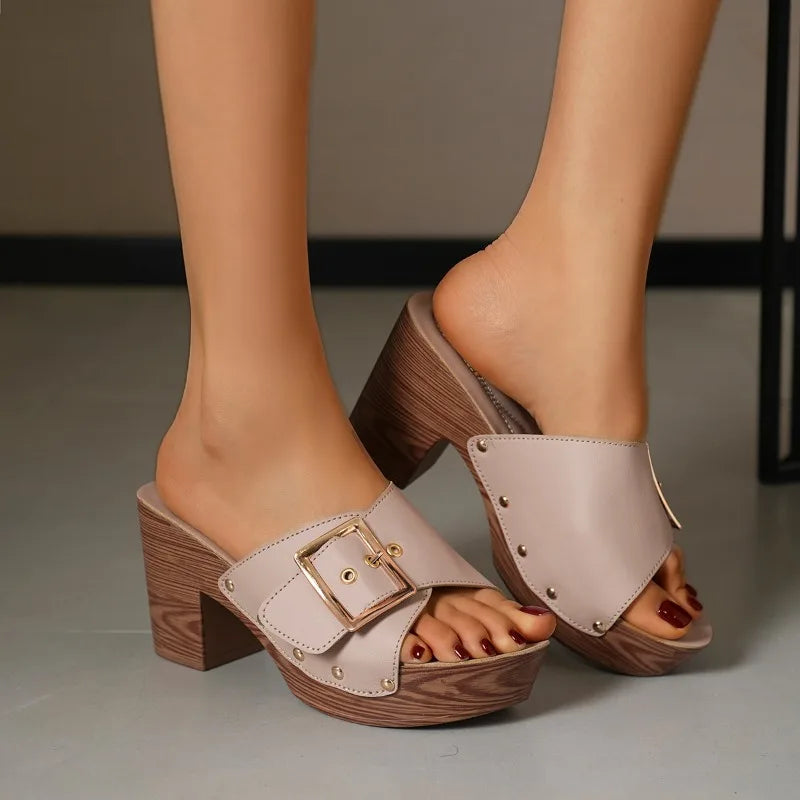 Sandalia de tacón alto con plataforma elegante