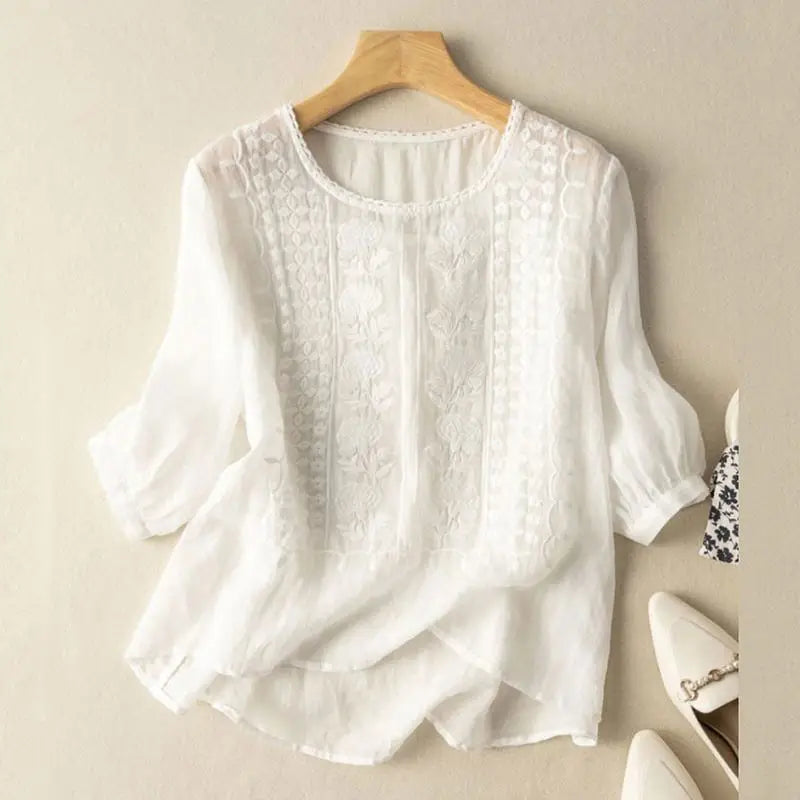 Blusa ligera estampada con detalles florales – AURORA