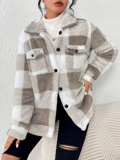 Chaqueta de mujer abrigada y cálida invierno