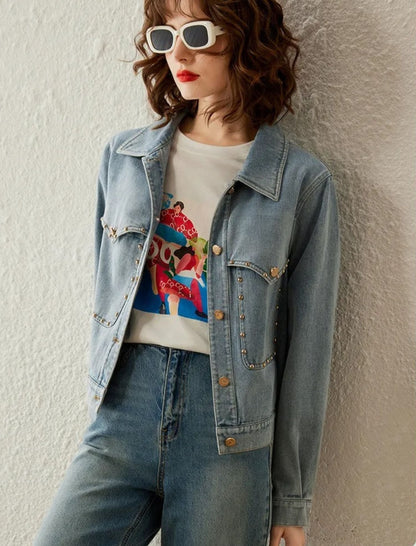 Chaqueta de cuero punk con detalles metálicos