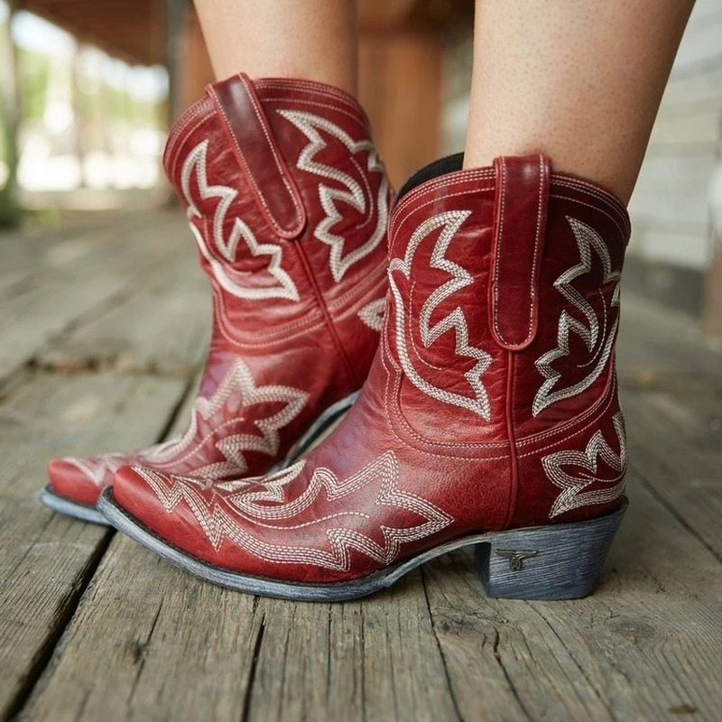 Botas vaqueras de piel auténtica decoradas