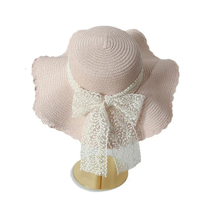Sombrero de Paja Elegante con Toques de Encaje