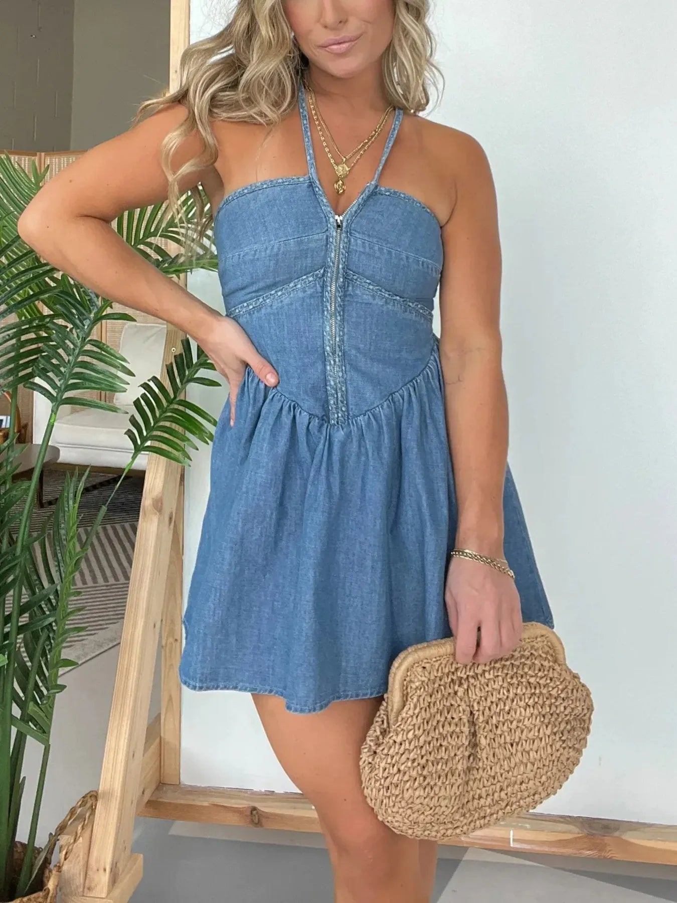 Vestido Vaquero Chic de Encaje con Cuello Halter - Vestiria