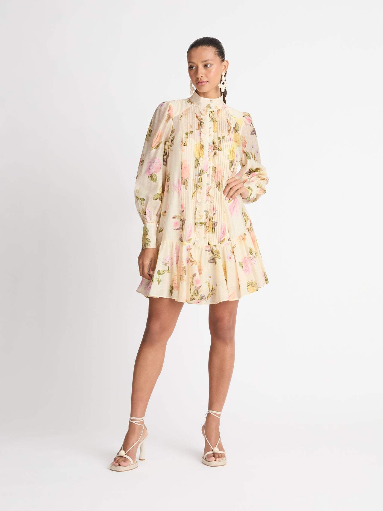 Vestido Corto con Encaje Elegante