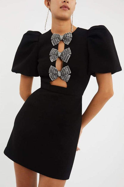 Vestido Corto con Mangas Voladas y Escote