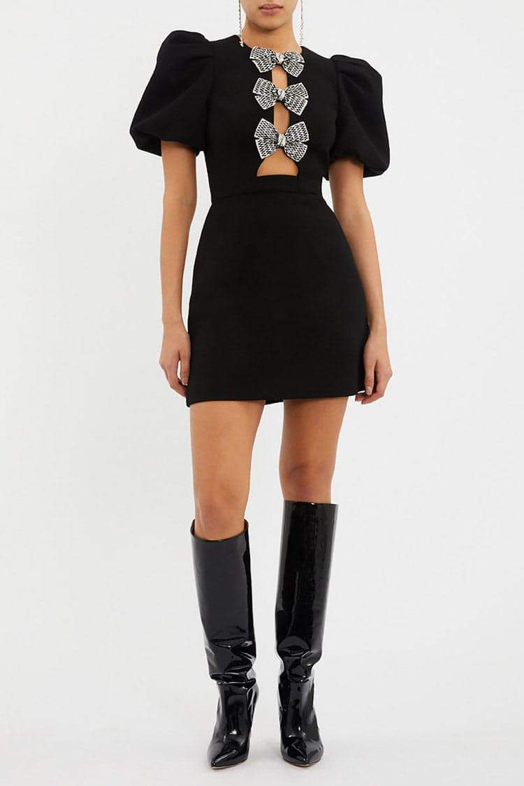Vestido Corto con Mangas Voladas y Escote - Vestiria