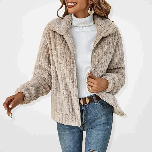 Chaqueta de mujer abrigada con forro polar y cuello alto - Vestiria
