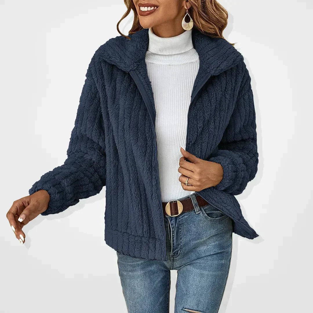 Chaqueta de mujer abrigada con forro polar y cuello alto