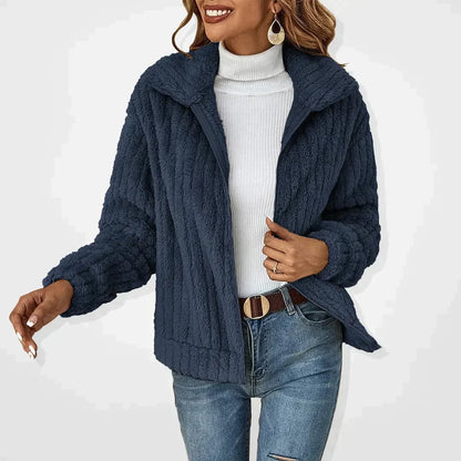 Chaqueta de mujer abrigada con forro polar y cuello alto