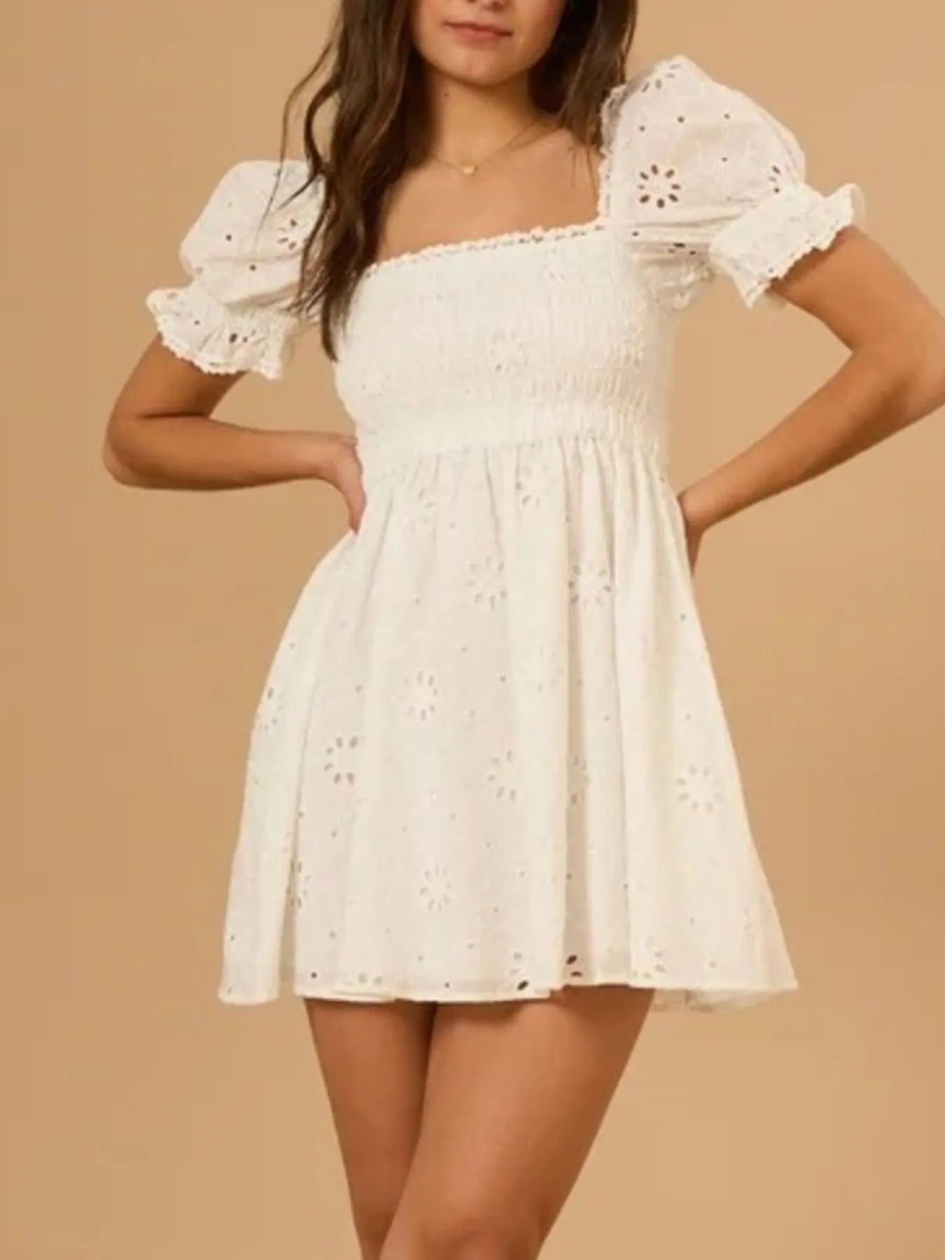 Vestido Corto Festivo con Mangas Voladas