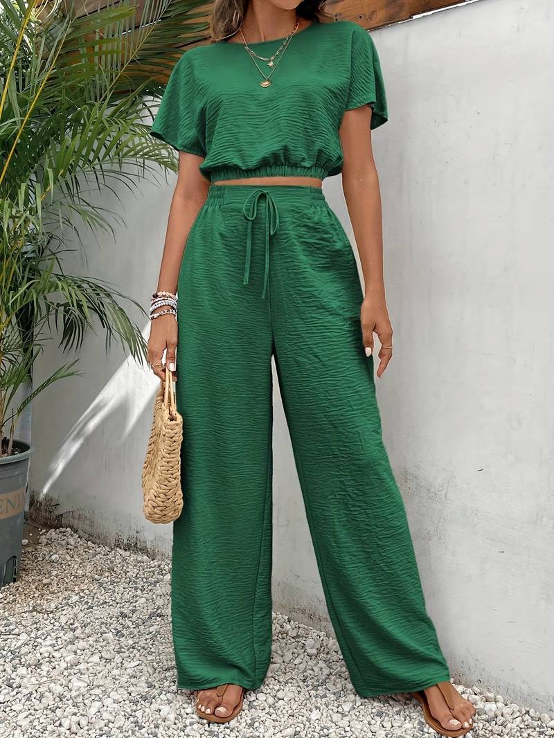 Camiseta Top Corta Estilo y Pantalón Cintura Alta