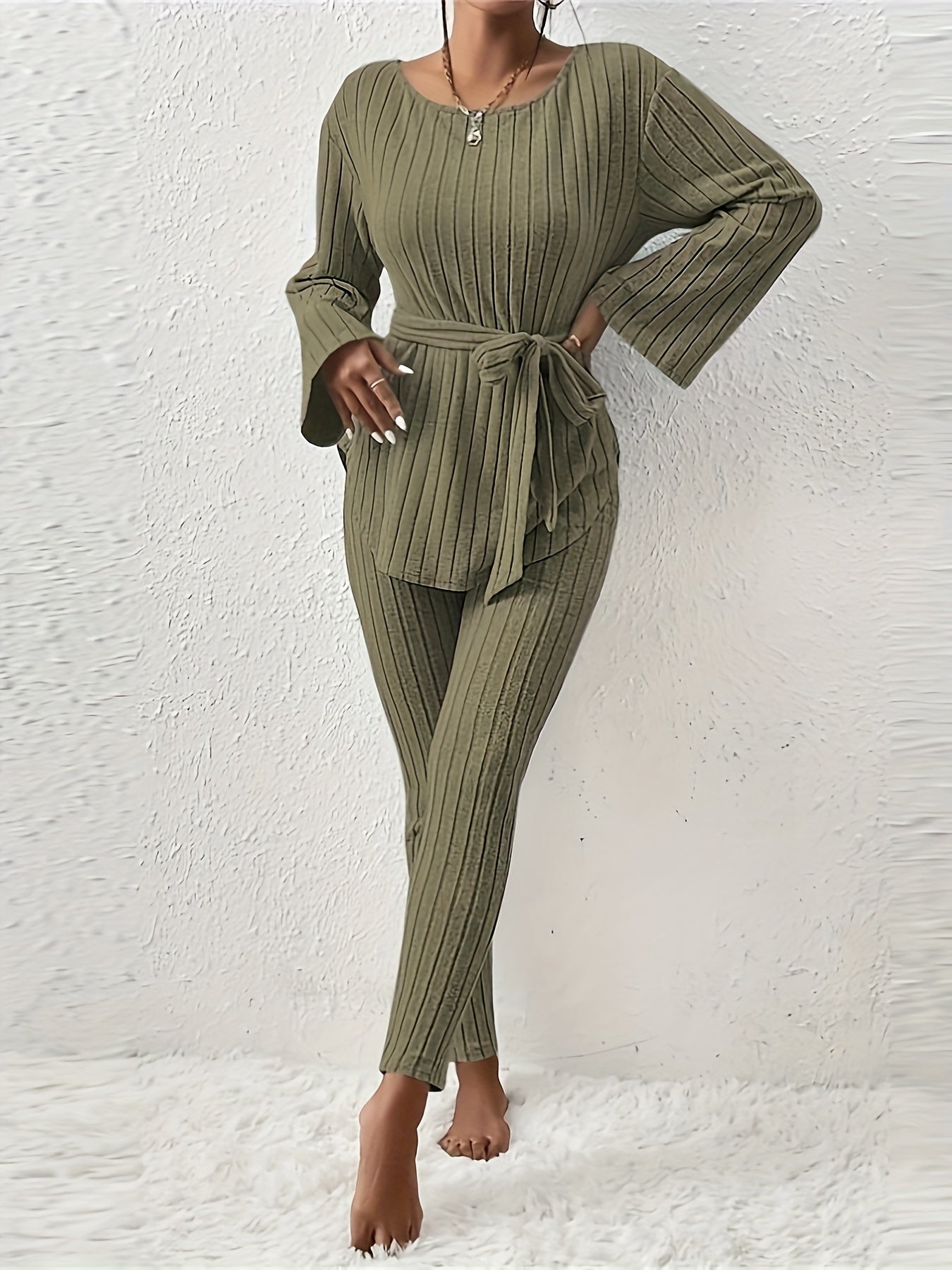 Traje de mujer elegante de canalé