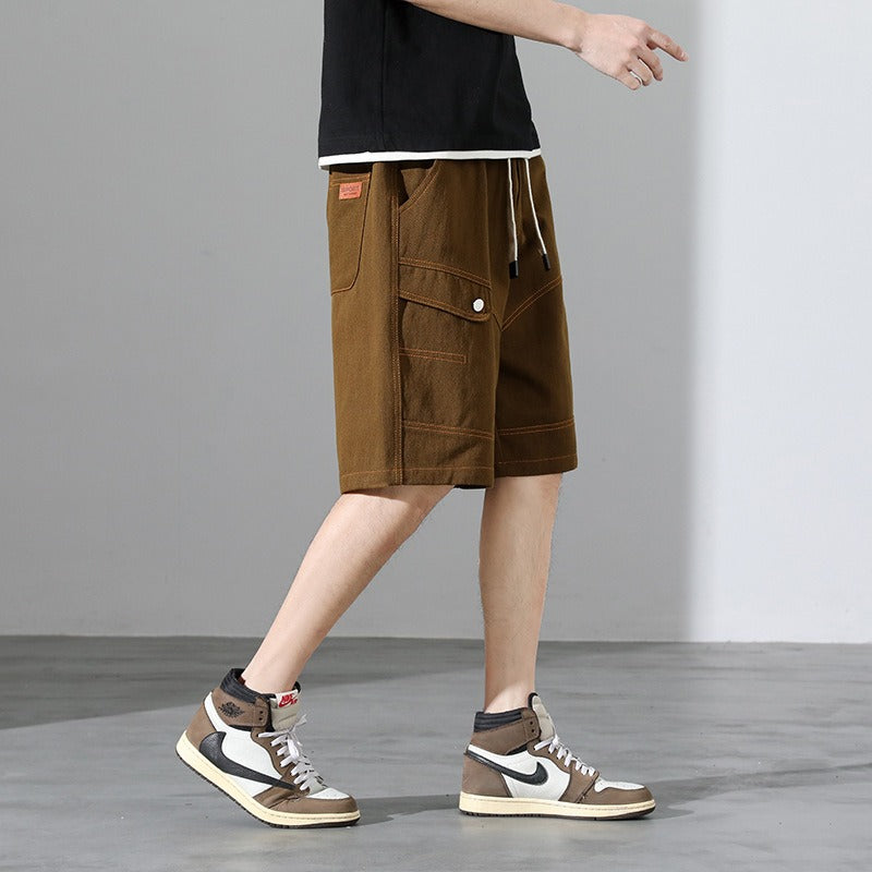 Pantalón corto hombre deportivo con detalles visibles