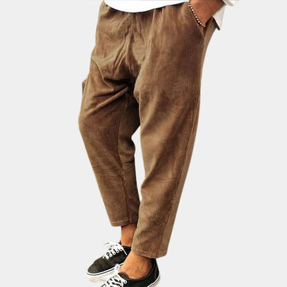 Pantalón de pana ligero y fresco con bolsillos prácticos